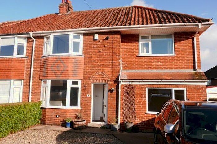 4 Bedroom Semi-Detached House To Rent In Moor Lea Avenue, York, YO24