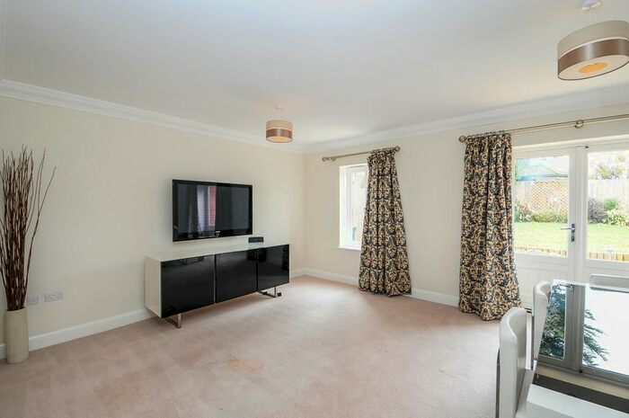 3 Bedroom Flat To Rent In Gabell Road, Cheltenham, GL53