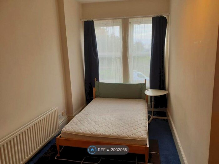 1 Bedroom Flat To Rent In Streatham Common North, London, SW16