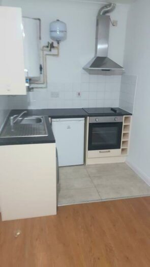 Apartment To Rent In High Street, Wealdstone, Middx, HA3