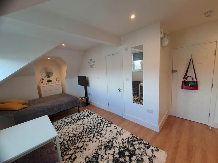 Studio To Rent In St Andrews Road, London, NW11