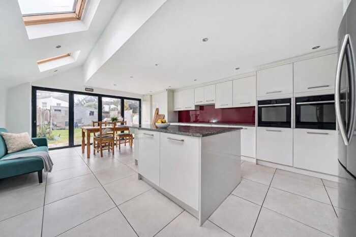 4 Bedroom End Of Terrace House For Sale In Pope Road, Bromley, BR2