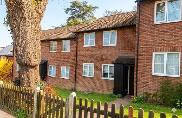 2 Bedroom Maisonette For Sale In Badgers Copse, Orpington, BR6