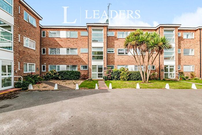1 Bedroom Flat To Rent In Llandaff Court, Downview Road, Worthing, BN11