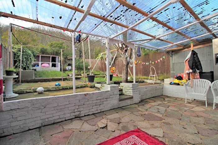 3 Bedroom Terraced House For Sale In Whitehawk Road, Brighton, BN2