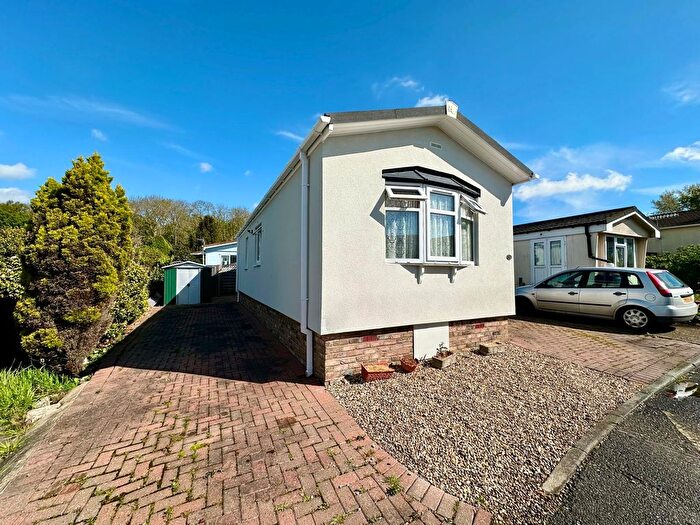 1 Bedroom Park Home For Sale In Second Avenue, Galley Hill, Waltham Abbey, EN9