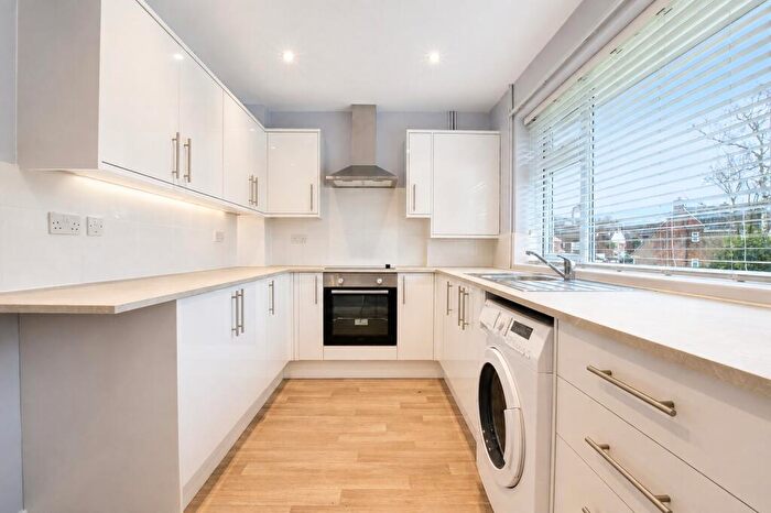 2 Bedroom Flat To Rent In Prospect Road, Farnborough, Hampshire, GU14