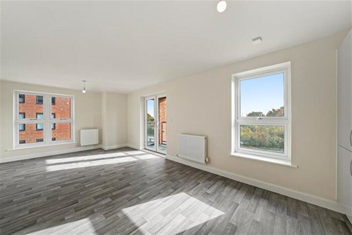 2 Bedroom Flat To Rent In Bedroom Property In Betony Meadow, Dunstable, LU5
