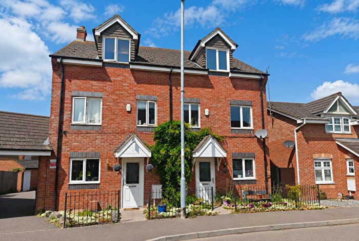 3 Bedroom Semi-Detached House To Rent In Rochester Road, Corby, NN18