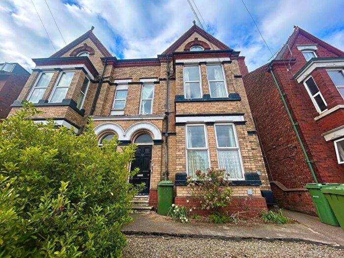2 Bedroom Flat To Rent In Bed Second Floor Flat, Trinity Road, Bridlington, East Yorkshire, YO15