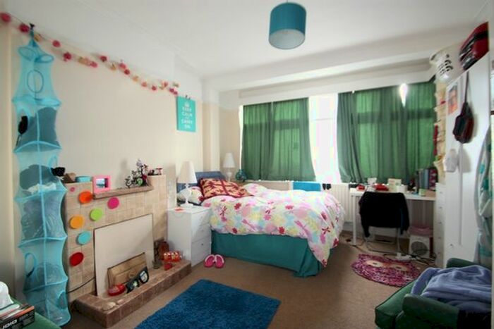 4 Bedroom Semi-Detached House To Rent In Kirkstall Road, Streatham Hill SW2