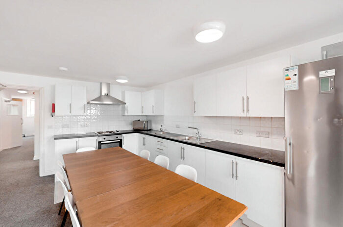 7 Bedroom House To Rent In Southgate, BA1