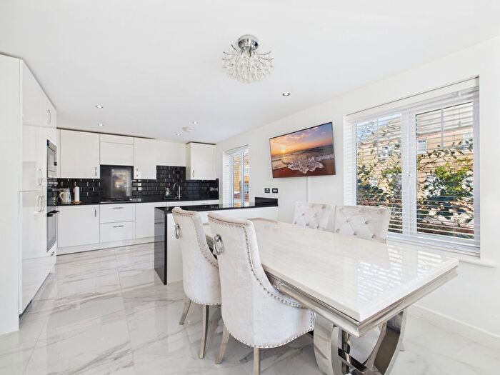 4 Bedroom Detached House For Sale In Hawker Way, Pineham, NN4