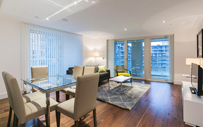 3 Bedroom Apartment To Rent In Duckman Tower, Lincoln Plaza, Canary Wharf, London, E14