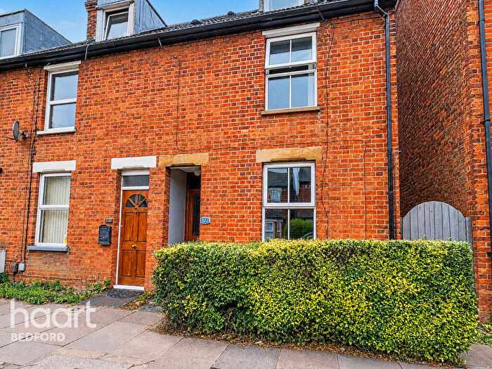 2 Bedroom End Of Terrace House For Sale In Newnham Avenue, Bedford, MK41