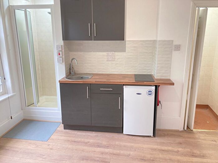 Studio To Rent In Very Near Cannon Hill Area, West Hampstead, NW6