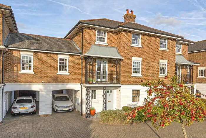 5 Bedroom Town House For Sale In Maypole Drive, Kings Hill, ME19