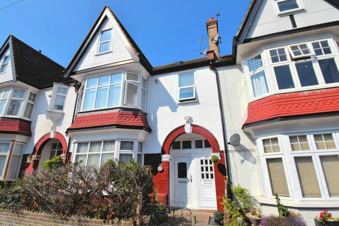 3 Bedroom Maisonette To Rent In Dawlish Drive, Leigh-On-Sea, SS9