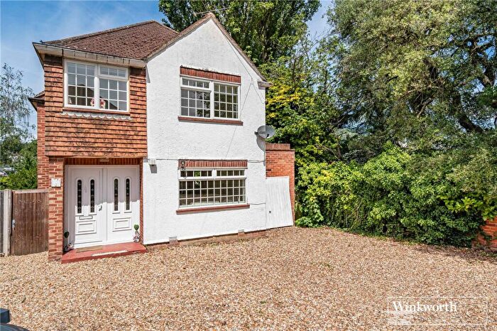 3 Bedroom Detached House For Sale In Cedar Close, Bagshot, Surrey, GU19