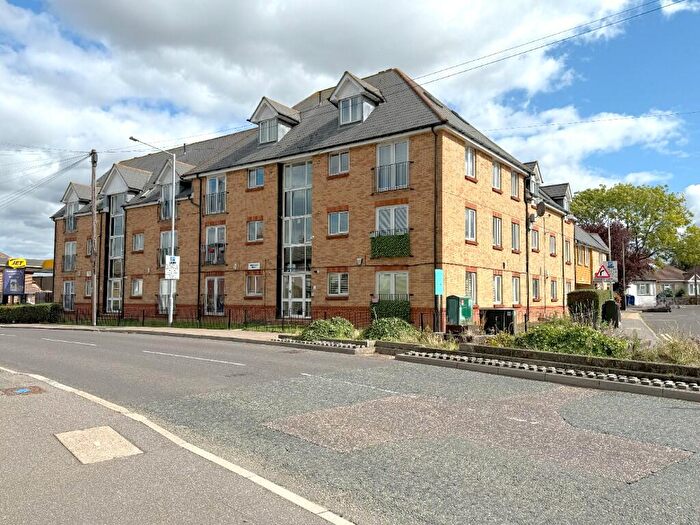 2 Bedroom Apartment For Sale In Southend Road, Stanford-Le-Hope, Essex, SS17