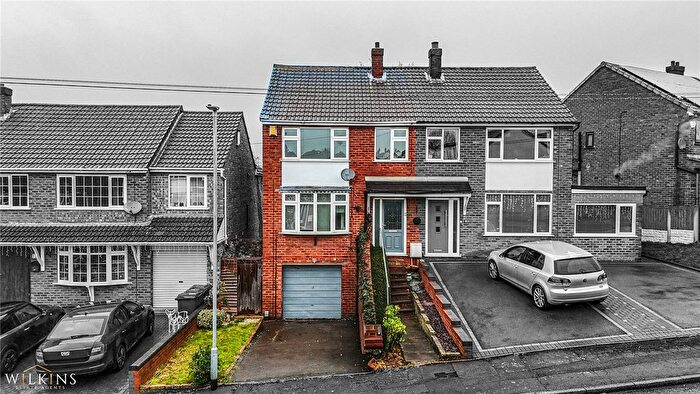 3 Bedroom Semi-Detached House For Sale In Bowling Green Avenue, Wilnecote, Tamworth, Staffordshire, B77