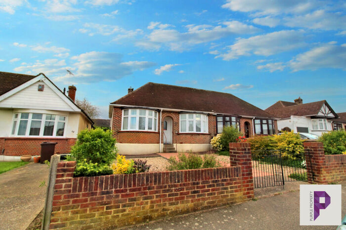 2 Bedroom Bungalow For Sale In Begonia Avenue, Gillingham, Kent, ME8