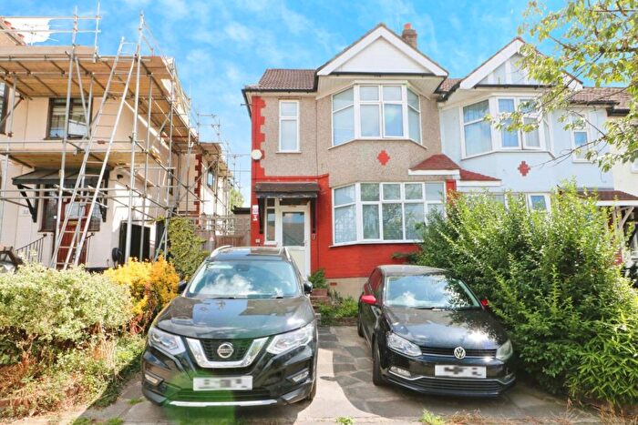 4 Bedroom House To Rent In Crownhill Road, Woodford Green, IG8