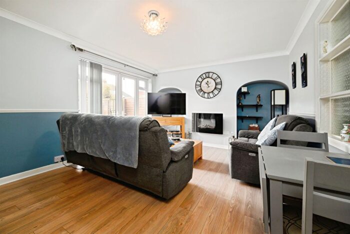 3 Bedroom Terraced House For Sale In Powerscourt Road, Portsmouth, PO2