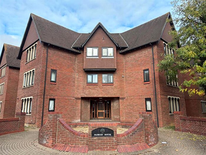 2 Bedroom Apartment For Sale In Padbury House, Bromham Road, Bedford, MK40