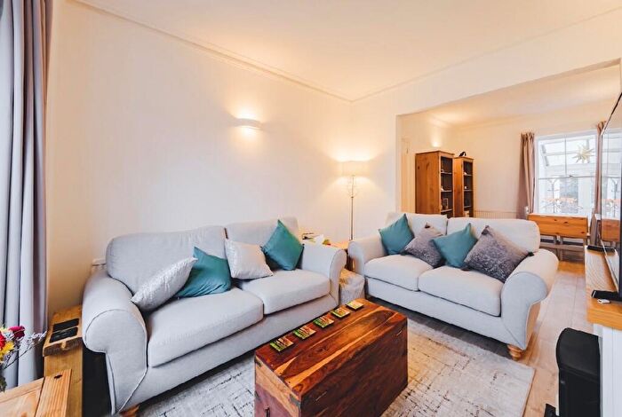 3 Bedroom Terraced House For Sale In Lethbridge Road, Old Town, Swindon, SN1