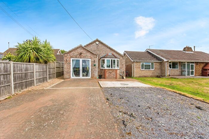 3 Bedroom Detached Bungalow For Sale In Colletts Bridge Lane, Elm, Wisbech, PE14
