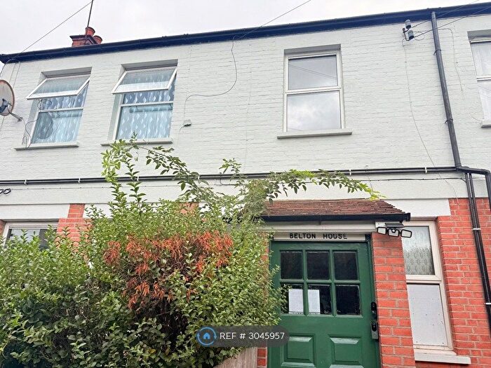 3 Bedroom Flat To Rent In Belton Road, London, NW2