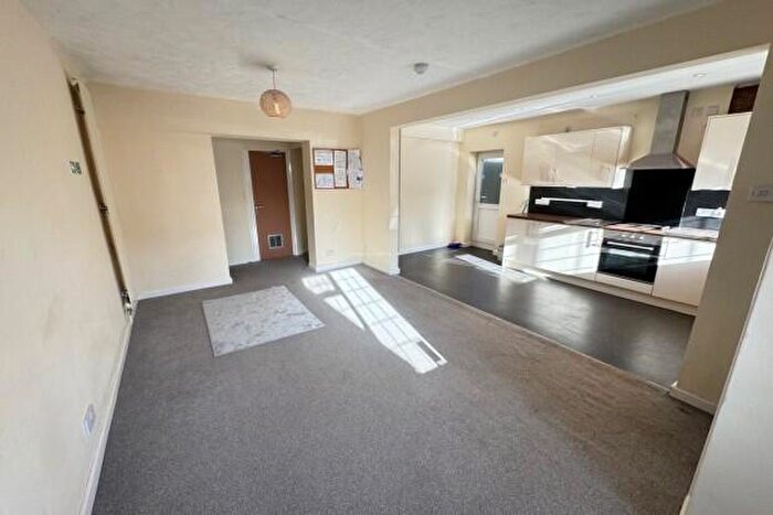 8 Bedroom Terraced House To Rent In Ball Road Cardiff, CF3
