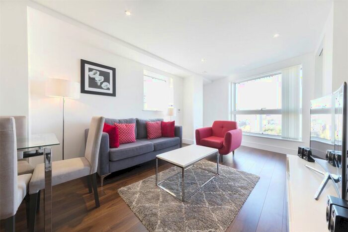 3 Bedroom Apartment To Rent In Lincoln Plaza, London, E14