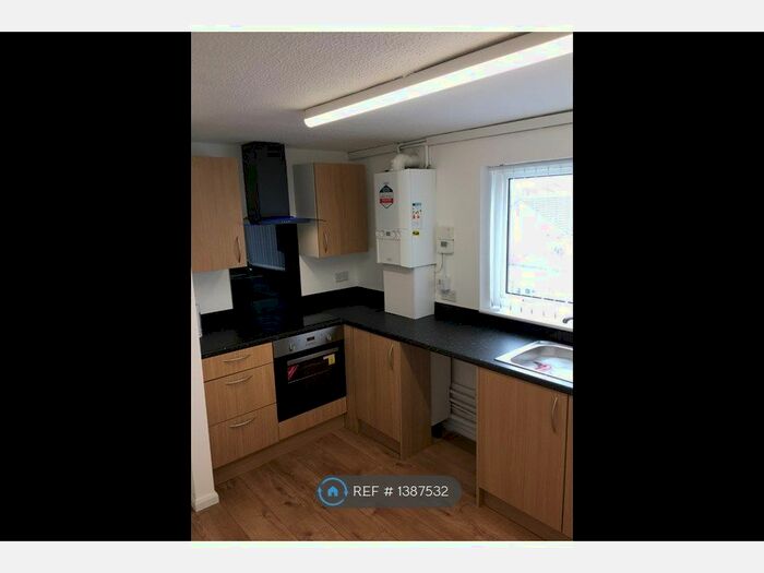 3 Bedroom Flat To Rent In Meifod Place, Wrexham, LL13