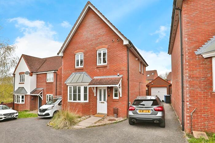 3 Bedroom Detached House For Sale In Thacker Way, Norwich, NR5