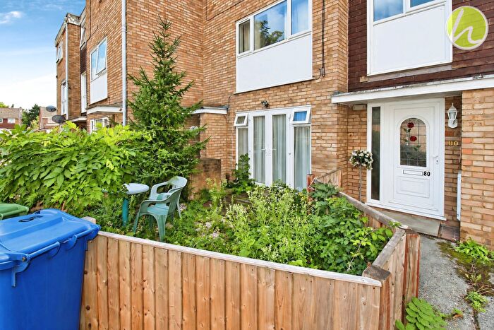 2 Bedroom Flat For Sale In Boyce Road, Stanford-Le-Hope, SS17