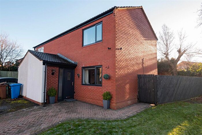 2 Bedroom Semi Detached House For Sale In Pingle Croft, Clayton-Le-Woods, Chorley, PR6