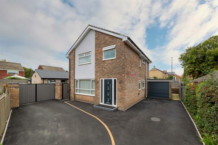 4 Bedroom Detached House To Rent In Huntingdon Close, Kingston Park, Newcastle Upon Tyne, NE3
