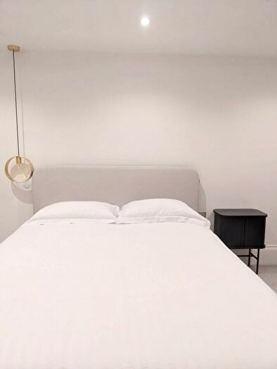 2 Bedroom Semi-Detached House To Rent In Southfield, Barnet, EN5