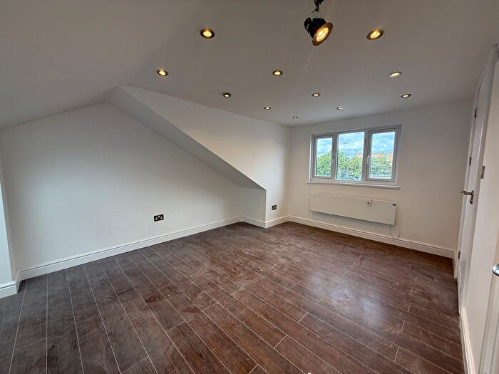1 Bedroom Flat To Rent In King Street, Southall, UB2