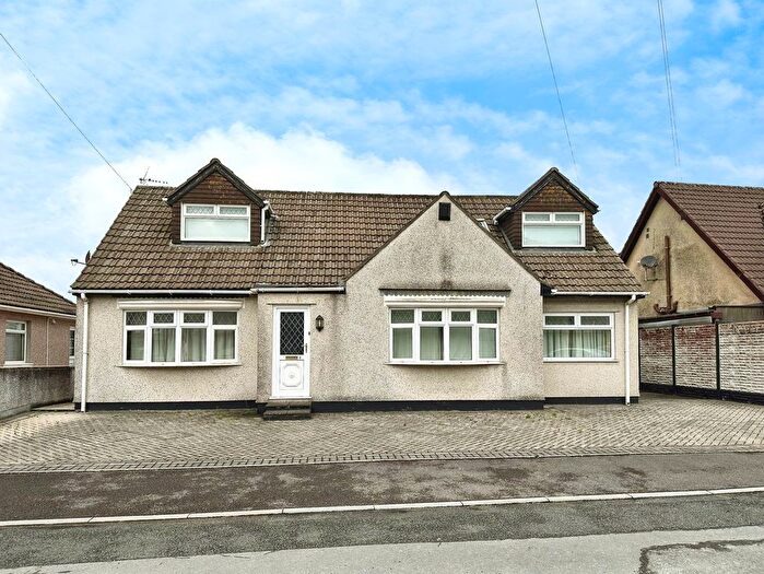 4 Bedroom Bungalow For Sale In Hawthorn Drive, South Cornelly, Bridgend, CF33