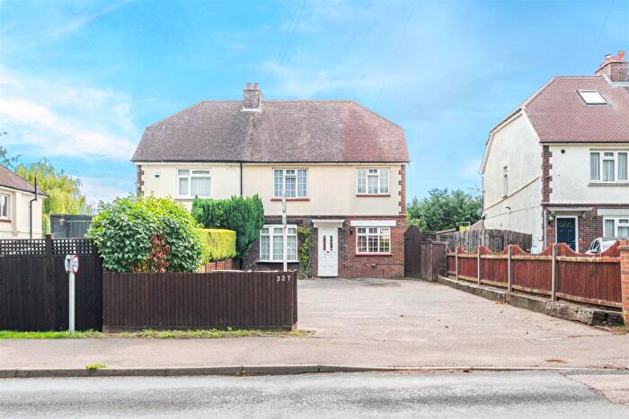 4 Bedroom Semi-Detached House For Sale In Wateringbury Road, East Malling, West Malling, ME19