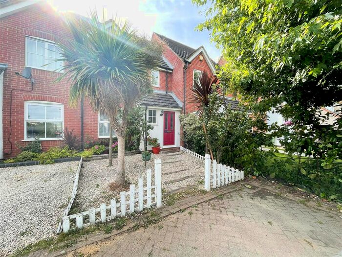 3 Bedroom Property To Rent In Hyde Close, Chafford Hundred, Grays, RM16