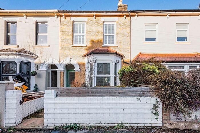3 Bedroom End Terrace House To Rent In Thornhill Road, E10