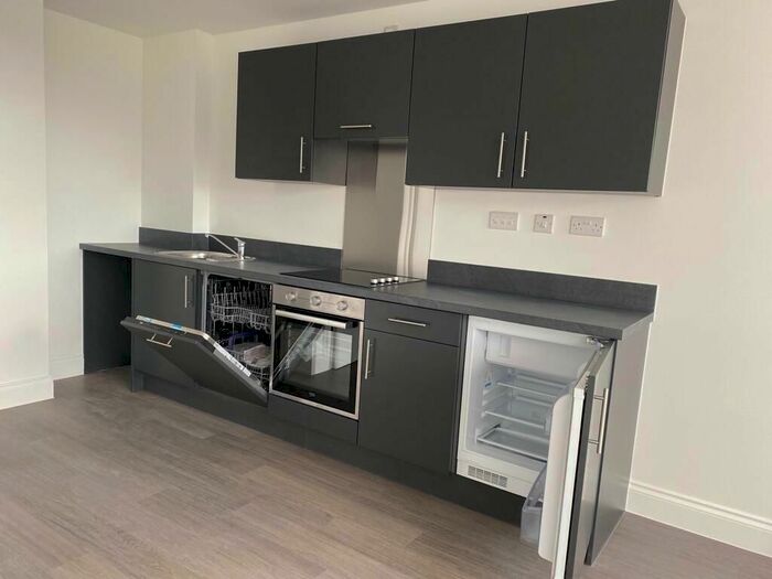 1 Bedroom Flat To Rent In South Parade, Wakefield, WF1