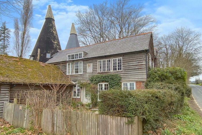 1 Bedroom Flat For Sale In Mill Street, Iden Green, Cranbrook, Kent, TN17