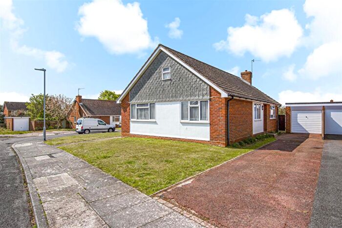 3 Bedroom Detached Bungalow For Sale In Kingsmead Close, Seaford, BN25