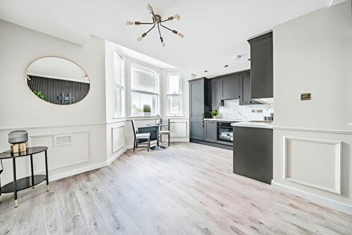 2 Bedroom Flat To Rent In Brownhill Road Catford, SE6