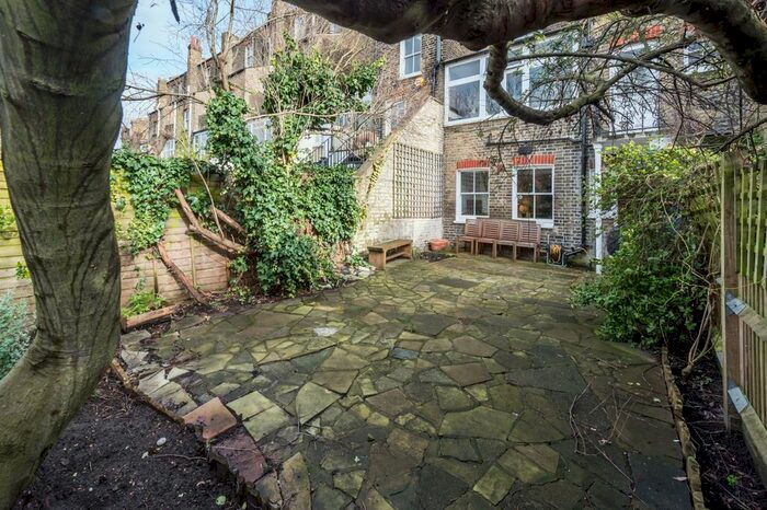 1 Bedroom Flat To Rent In Rectory Grove, Clapham Old Town, London, SW4